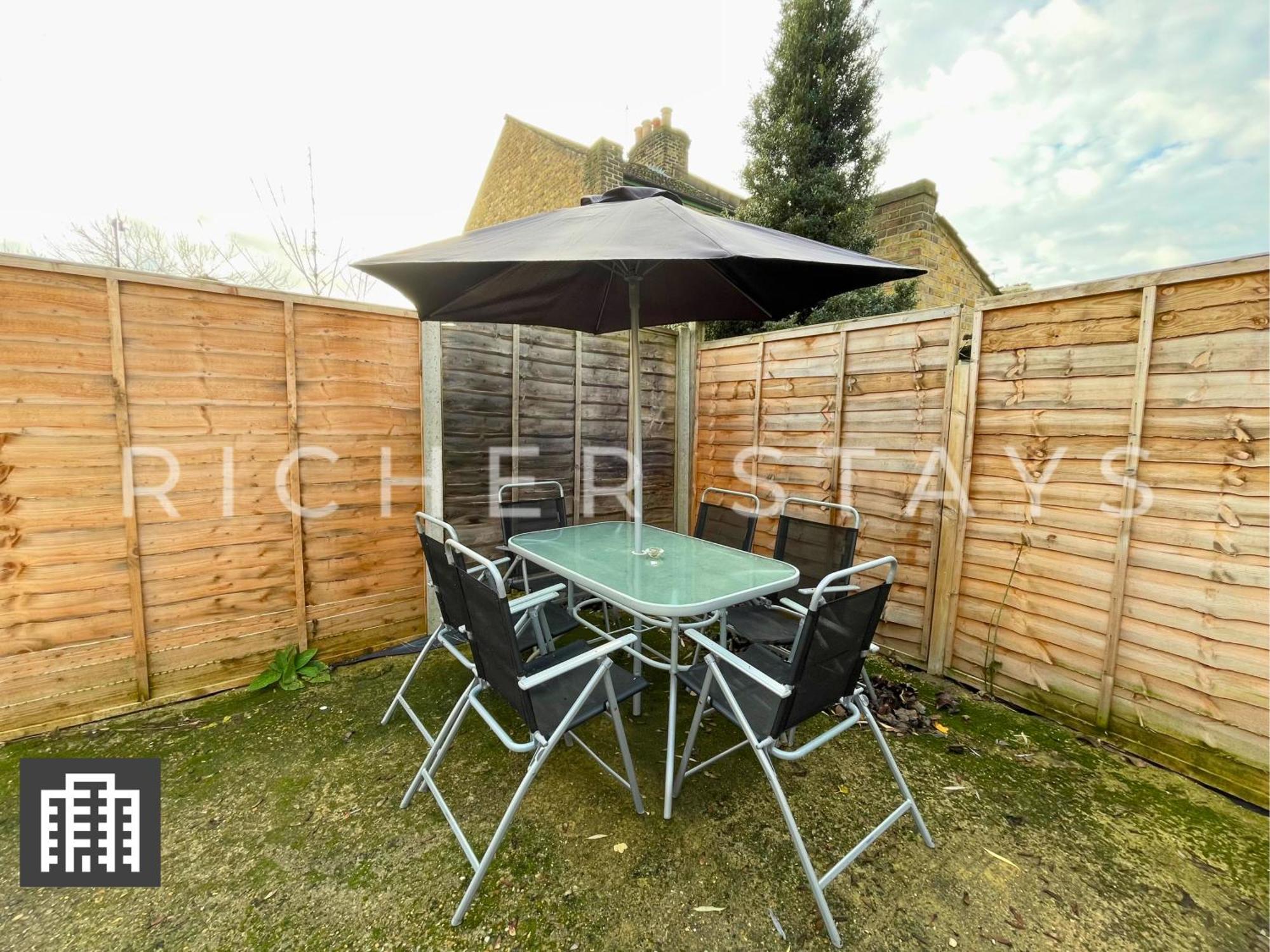 Large Home For Contractors & Families - Garden & Amenities Londres Extérieur photo