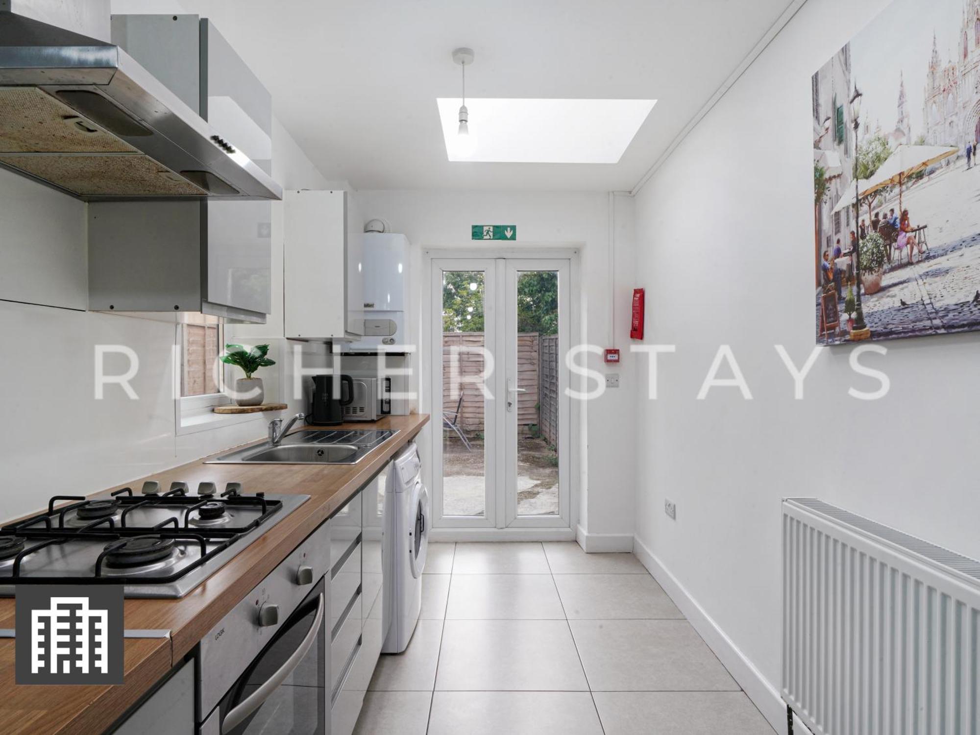 Large Home For Contractors & Families - Garden & Amenities Londres Extérieur photo