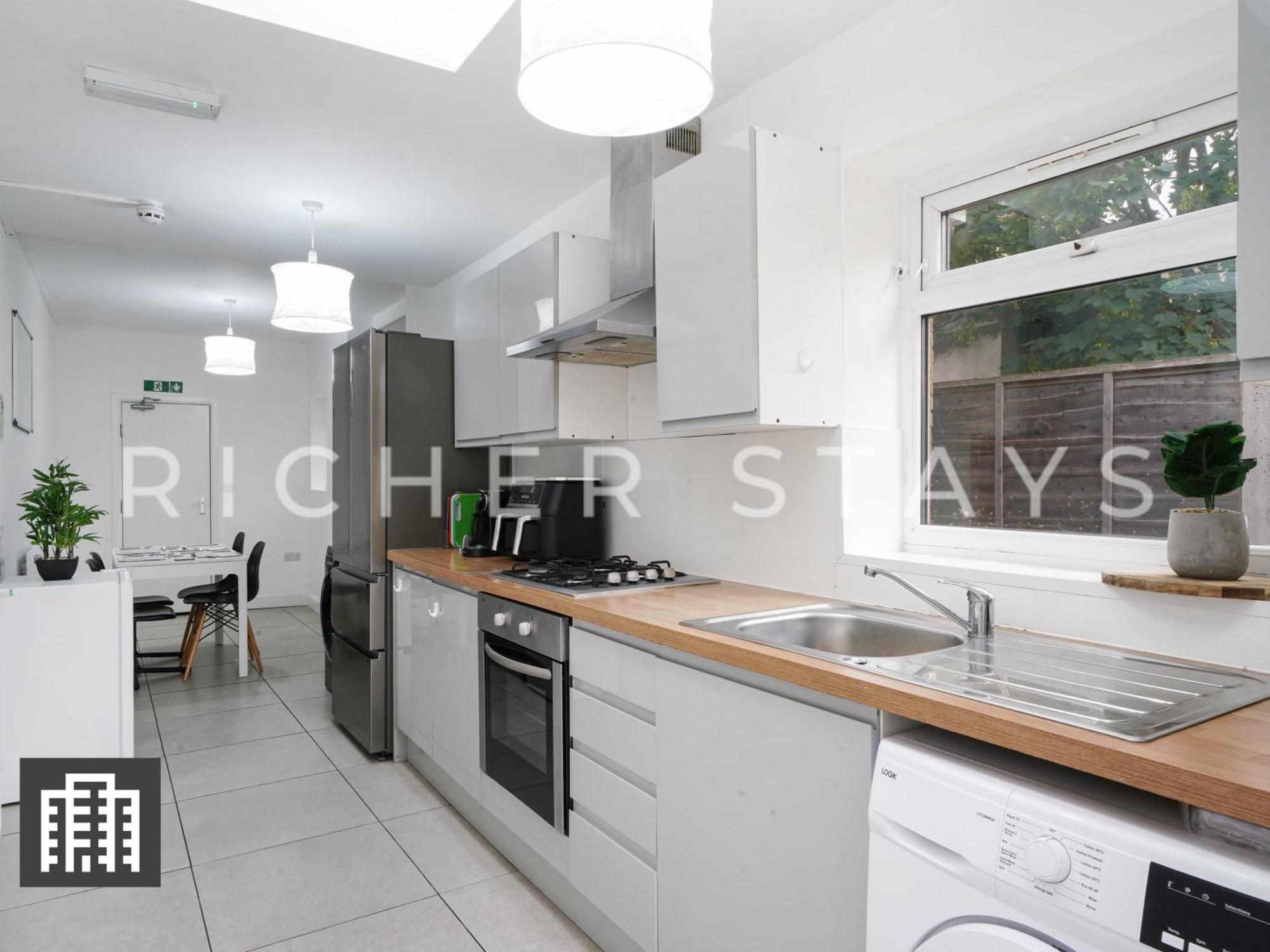 Large Home For Contractors & Families - Garden & Amenities Londres Extérieur photo