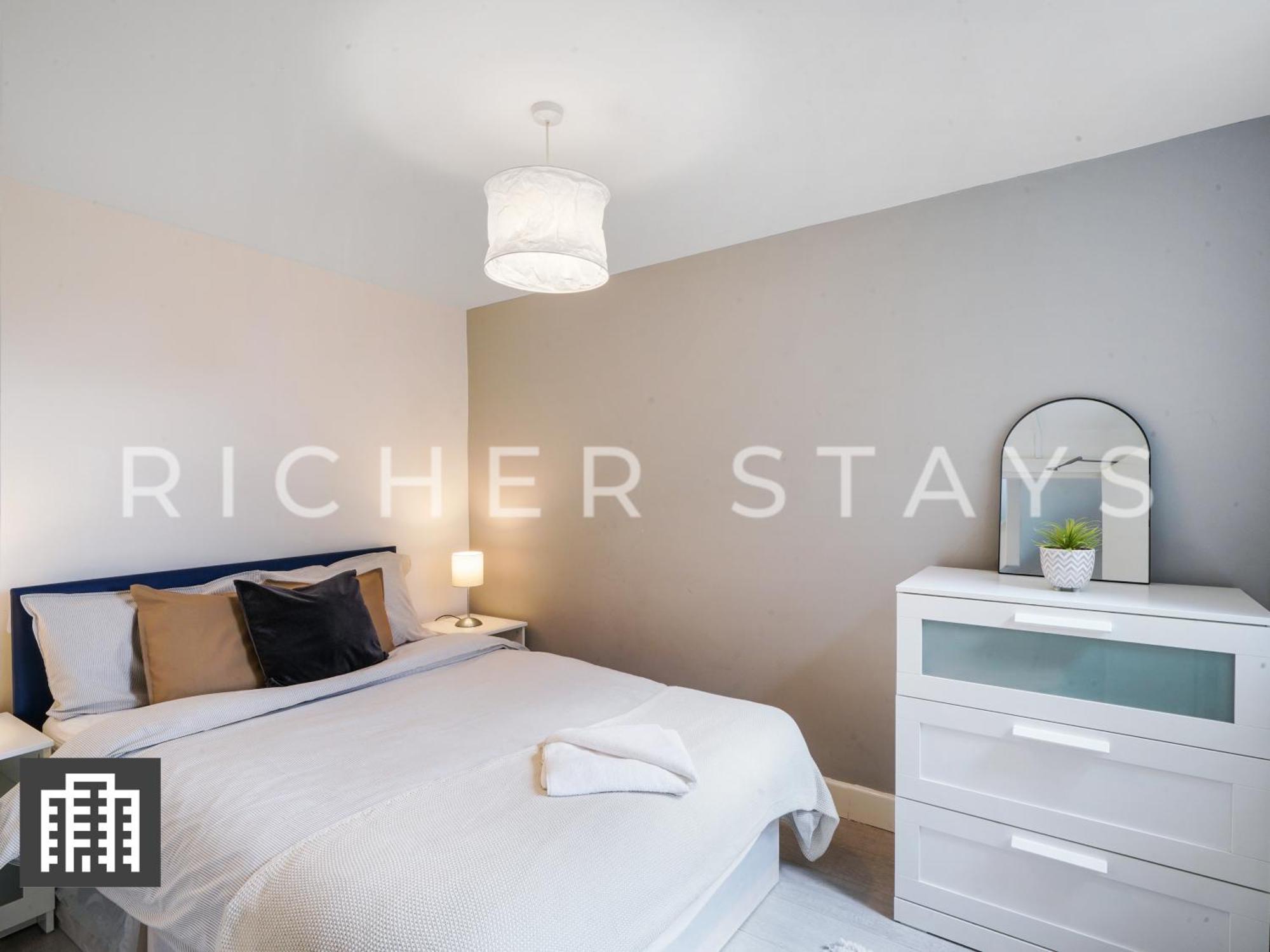 Large Home For Contractors & Families - Garden & Amenities Londres Extérieur photo