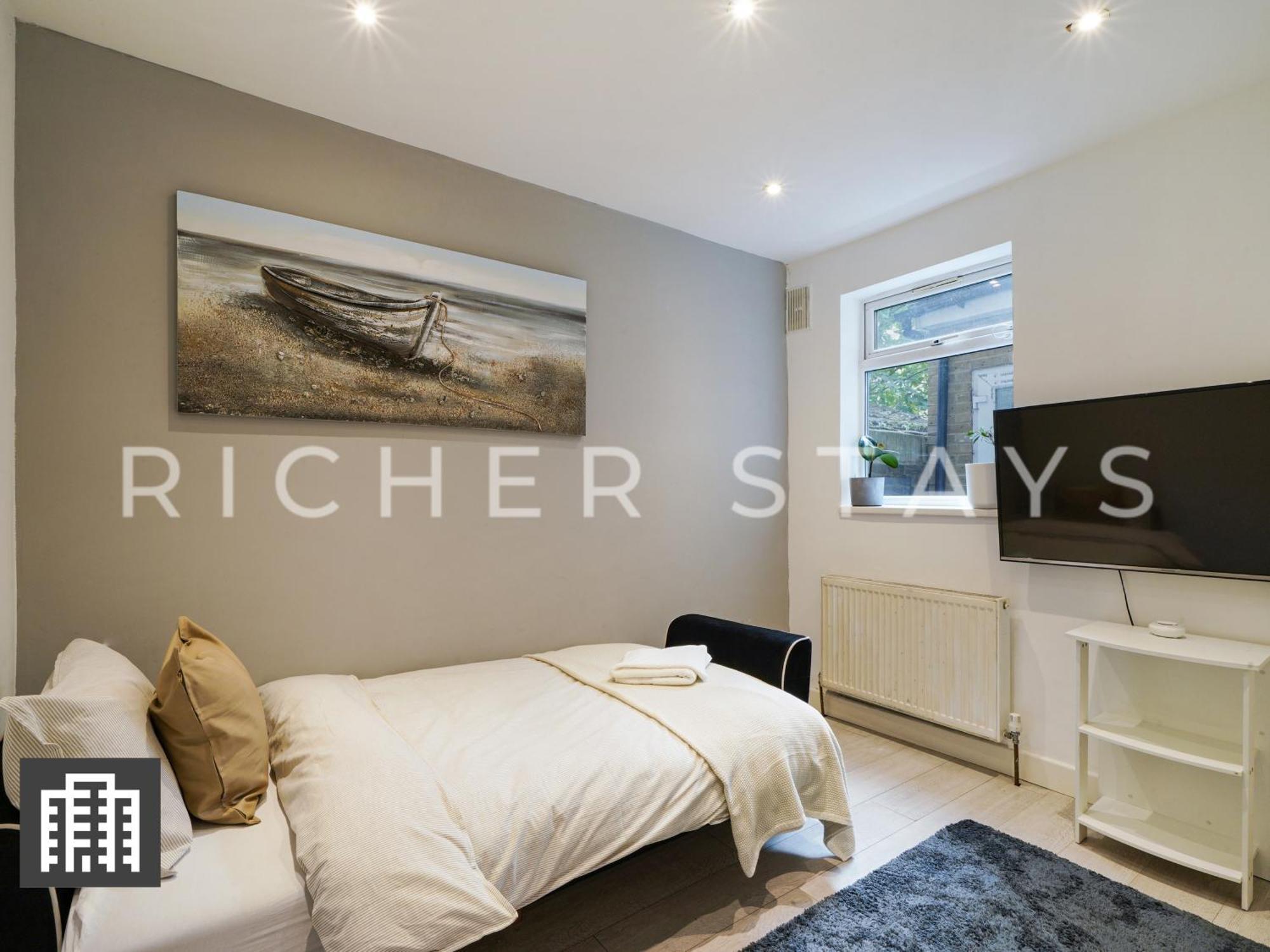 Large Home For Contractors & Families - Garden & Amenities Londres Extérieur photo