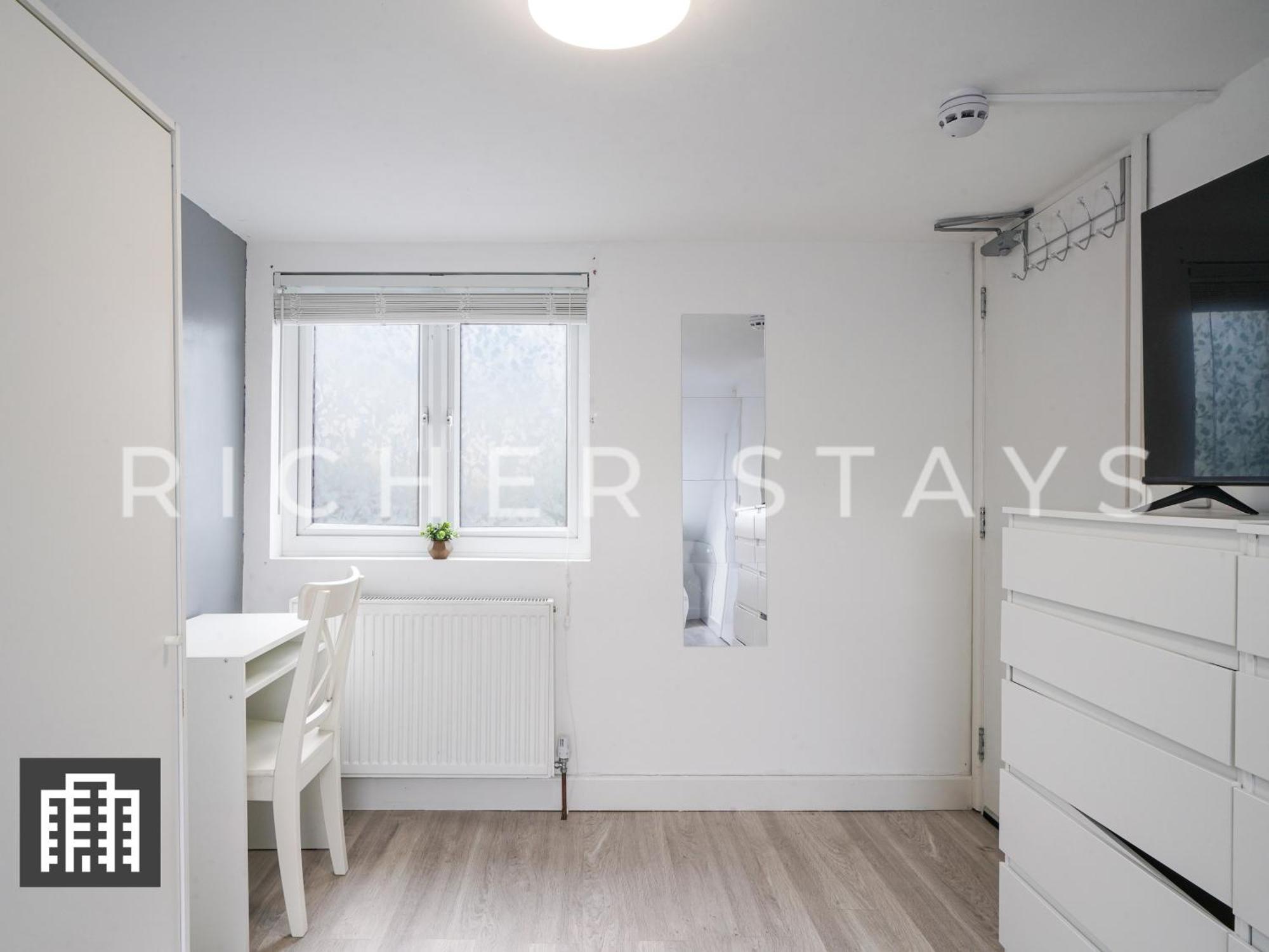 Large Home For Contractors & Families - Garden & Amenities Londres Extérieur photo
